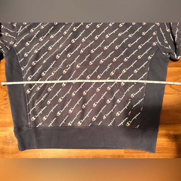 Champion Hoodie. Size L - Picture 4 of 6